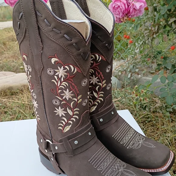 Floral Embroidered Western Leather Boots - Picture 3 of 8